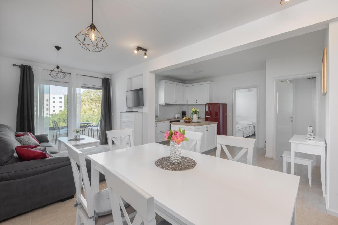 Apartment Oseka Макарска Екстериор снимка