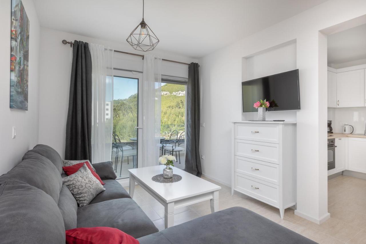 Apartment Oseka Макарска Екстериор снимка