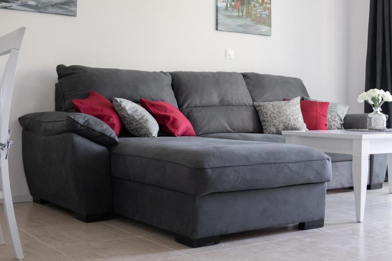 Apartment Oseka Макарска Екстериор снимка