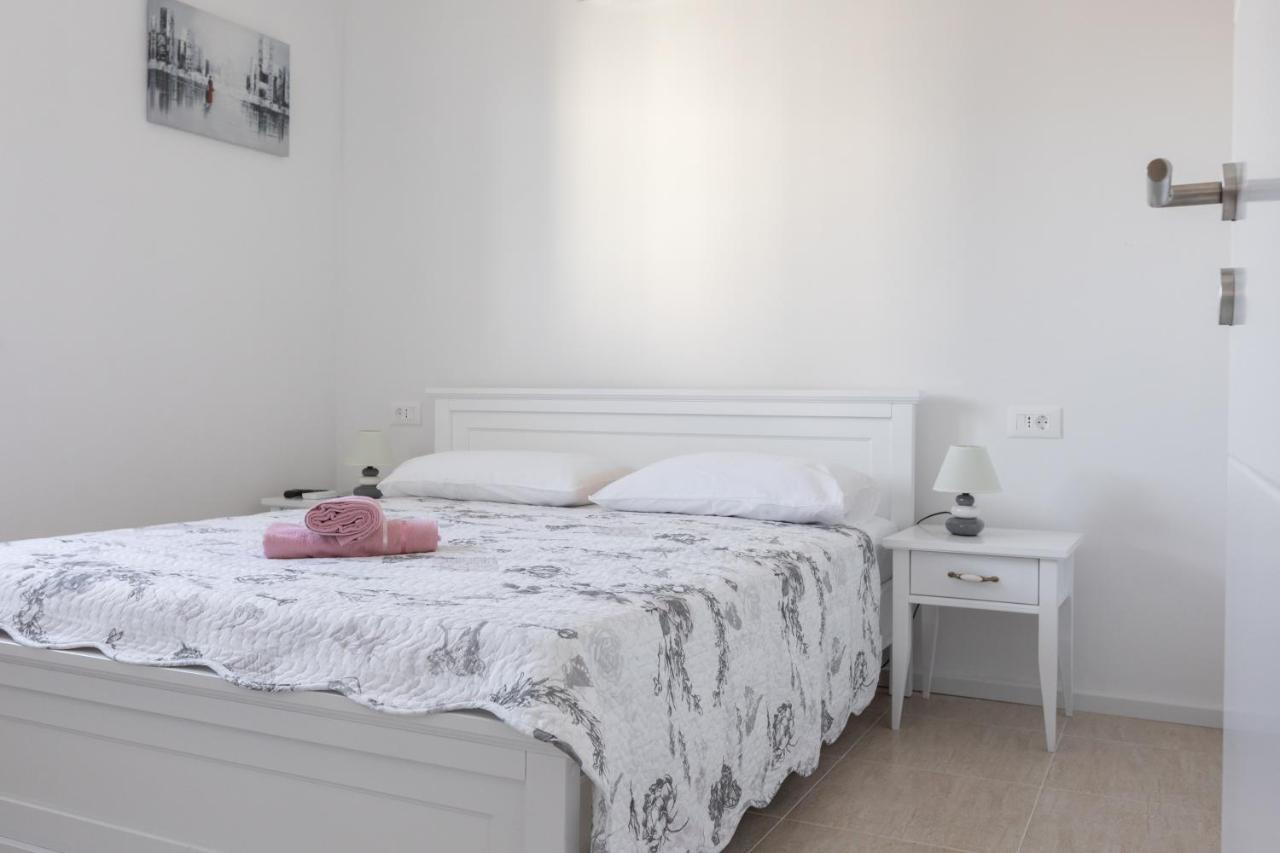 Apartment Oseka Макарска Екстериор снимка