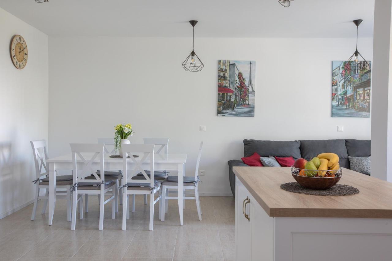 Apartment Oseka Макарска Екстериор снимка